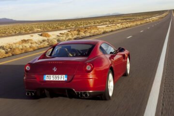 FERRARI 599 HYBRIDE : LE CHEVAL CABRE SE MET AU VERT !!!