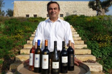 CARLOS GHOSN RESTE A LA TETE DE RENAULT