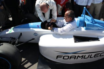 L’ELECTRIC FORMULA EF01 OFFICIELLEMENT PRESENTEE AU PRESIDENT MEXICAIN FELIPE CALDERON