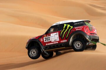 SILK WAY RALLY 2011 :  LE TEAM X-RAID AU DEPART AVEC DEUX VOITURES