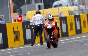 GP MOTOGP DU PORTUGAL : VICTOIRE DE DANI PEDROSA. UNE HONDA CACHE (GÂCHE ?) L’AUTRE