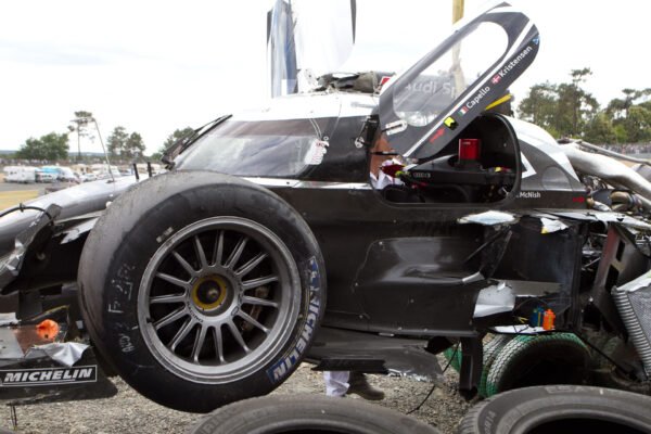 Audi-r18-allan-mcnish-24-hours-le-mans-crash-3