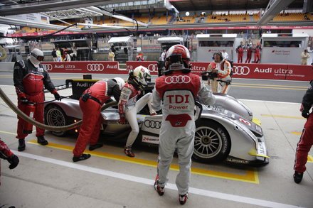 LE MANS Dindo Allan stand