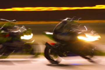 MOTO :  8 HEURES DE DOHA : COUPS DE CHAUD GENERAL AUX ESSAIS : LA BMW MOTORRAD FRANCE – MICHELIN DEVANT LA SUZUKI SERT – DUNLOP.