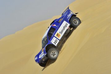 PHARAONS: SCHLESSER,DEUXIEME JOUR EN BLEU…