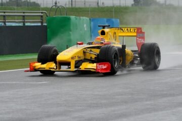 F1 : NICOLAS PROST AUX ROOKIES TESTS AVEC LOTUS-RENAULT A ABOU DHABI