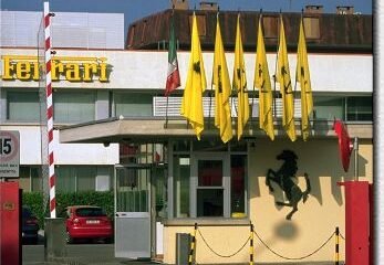 FERRARI STOPPE LA PRODUCTION DE SES VOITURES… À MARANELLO ET MODÈNE !