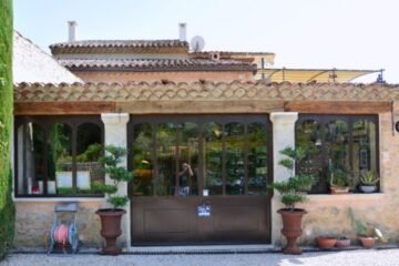 L'EXCEPTIONNEL MUSÉE 'LOTUS' AU CŒUR DU LUBÉRON EST A VENDRE