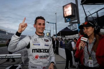 OLIVER JARVIS OFFRE LA POLE À L’ÉQUIPE MAZDA AUX 24 HEURES DE DAYTONA 2020.