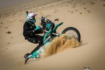 AFRICA RACE JOUR HUIT : "SMART" HOPSKITT (KTM) CHEZ LES MOTARDS, DOUBLÉ SSV EN AUTOS/CAMIONS !