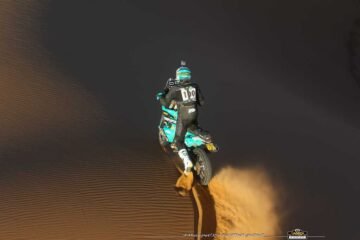 AFRICA RACE 2020 JOUR QUATRE : L’ANGLAIS POSKITT A MOTO, LE BELGE BOUWENS ET SON CAMION