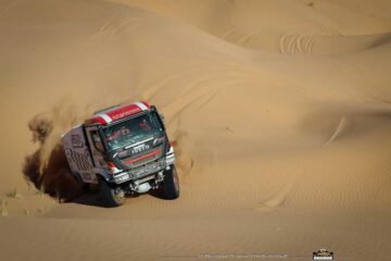 AFRICA RACE 2020, JOUR DEUX, LES CAMIONS PRENNENT LE POUVOIR ET ULLEVALSETER A MOTO EST ROYAL