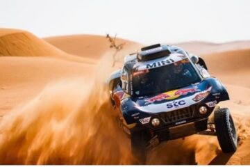 VICTOIRES DE SAINZ ET DE BARREDA. PETERHANSEL TOUJOURS 1er EN AUTO MAIS PRICE PREND LA TETE MOTO