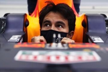 SERGIO PEREZ DÉCOUVRE LES INSTALLATIONS RED BULL