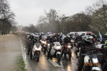 LES MOTARDS MANIFESTENT À PARIS CONTRE LE STATIONNEMENT PAYANT