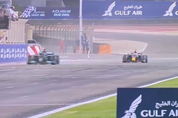 HAMILTON VICTORIEUX SUR LE FIL DEVANT VERSTAPPEN DU PREMIER GRAND PRIX DE LA SAISON 2021 A BAHREIN