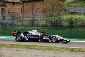 VICTOIRE DE SAUCY D'ART GP DANS LA 2éme COURSE D'IMOLA EN FORMULE REGIONALE ALPINE