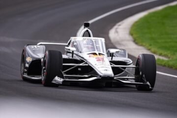 JOSEF NEWGARDEN LE PLUS RAPIDE DE DEUX JOURNÉES DES ESSAIS DES 500 MILES A INDIANAPOLIS