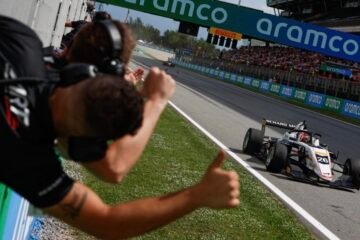 GRÉGOIRE SAUCY BRILLE ET GAGNE A NOUVEAU A CATALUNYA EN FORMULE REGIONALE ALPINE. LE FRANÇAIS HADJAR, 3éme AUSSI GRÉGOIRE SAUCY BRILLE ET GAGNE A NOUVEAU A CATALUNYA EN FORMULE REGIONALE ALPINE. LE FRANÇAIS HADJAR, 3éme AUSSI