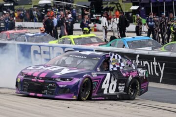 SUCCÈS POUR BOWMAN À DOVER EN NASCAR ET QUADRUPLÉ HISTORIQUE POUR LA HENDRICK