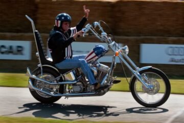  LA MOTO HARLEY DAVIDSON DU FILM CULTE ‘EASY RIDER’ VENDUE AUX ENCHÈRES