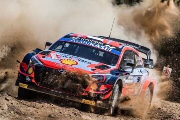 OTT TÄNAK SOLIDE LEADER DU RALLYE DE SARDAIGNE WRC