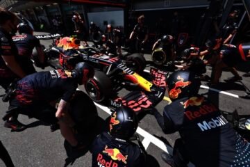VICTOIRE DE PEREZ AVEC LA RED BULL HONDA À BAKU. PODIUM POUR LE FRANÇAIS GASLY TROISIÈME