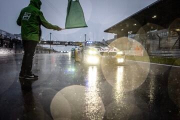 SOUS LA PLUIE, LA BMW M6 GT3 DE YELLOLY DU TEAM ROWE, EN PÔLE DES 24 H DU NÜRBURGRING