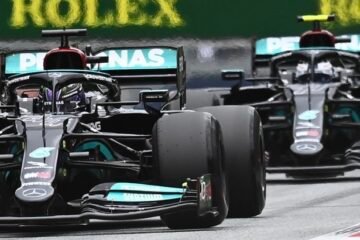 HAMILTON ET LES DEUX MERCEDES DEVANT MAX AUX LIBRES 2 DU GP D’AUTRICHE