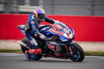 WSBKI 2021 A DONINGTON PARK : COURSE 1 : LA RAZZIA DE « RAZGA »