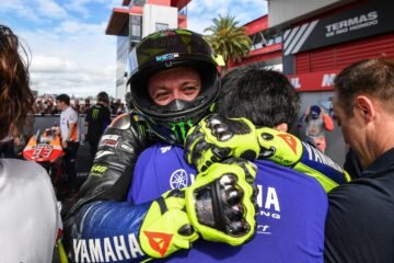 MOTOGP : ROSSI SERAIT TROP VIEUX POUR ROULER SUR L’HYPERCAR DE FERRARI !  VERGOGNA !