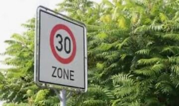 LES PARISIENS A…. L'ARRET ! … 30 KM/ H DÉSORMAIS !