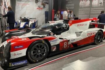 TOYOTA OFFRE UNE TS050 AU MUSÉE DU MANS