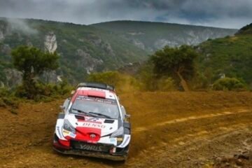 ROVENPERÄ DOMINE LE SHAKEDOWN AU RALLYE DE L'ACROPOLE EN GRÉCE