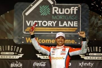 A DARLINGTON EN NASCAR, VICTOIRE ENFIN DE DENNY HAMLIN DEVANT KYLE LARSON