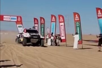 AU DAKAR, LE TOYOTA D’AL ATTIYAH, 1er LEADER AU PROLOGUE DEVANT L'AUDI DE SAINZ!