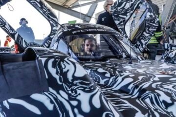 LA PORSCHE LMDh A ROULÉ SUR LA PISTE PRIVÉ DE PORSCHE A WEISSACH…