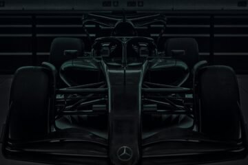 2022 NOUVELLE ANNÉE ET… NOUVELLE MONOPLACE MERCEDES DANS SA LIVRÉE ARGENT