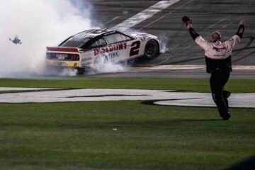 VICTOIRE D'AUSTIN CINDRIC DU TEAM PENSKE, AUX DAYTONA 500 EN NASCAR