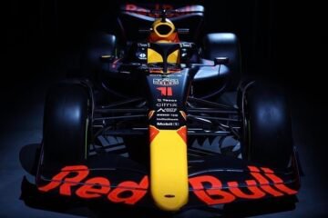 RED BULL DÉVOILE SA MONOPLACE 2022, LA NOUVELLE RB18. ET ORACLE SON NOUVEAU SPONSOR!