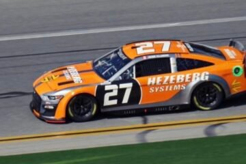 BELLE COURSE POUR JACQUES VILLENEUVE AUX DAYTONA 500 2022