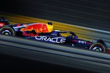 LA RED BULL DU CHAMPION DU MONDE MAX VERSTAPPEN, LA PLUS RAPIDE DES SECONDS ESSAIS CE 18 MARS