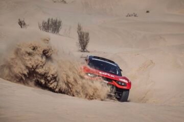 ABU DHABI DESERT CHALLENGE. SUCCÈS DE 'PETER MAIS LOEB NOUVEAU LEADER DU CHAMPIONNAT! A MOTO, SUNDERLAND DOUBLE LA MISE