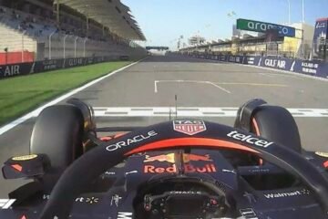 MAX VERSTAPPEN EN TÊTE DEVANT LA FERRARI DE LECLERC DES ESSAIS LIBRES 3 A BAHREIN