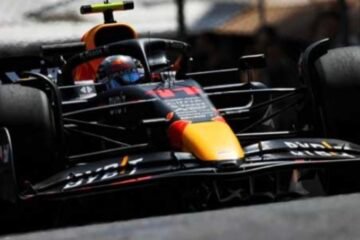 PEREZ DEVANT LES FERRARI AUX DERNIERS ESSAIS À MONACO