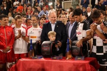 A MONACO, MATCH DE FOOT ENTRE PILOTES ET STARS