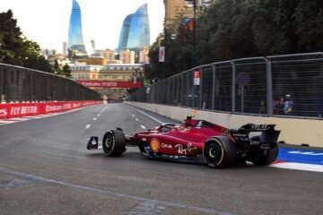 LA FERRARI DE LECLERC SIGNE LA POLE A BAKOU DEVANT PEREZ