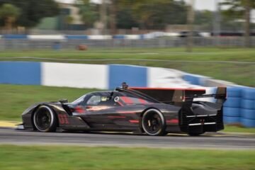 CADILLAC ET PORSCHE ROULENT À SEBRING
