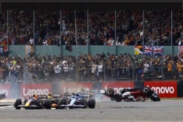 DRAPEAU ROUGE SUITE ACCIDENT DU PILOTE ALFA ROMÉO, LE CHINOIS ZHOU