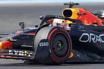 MAX VERSTAPPEN REMPORTE LE GP DE FRANCE DEVANT LES MERCEDES D'HAMILTON ET RUSSELL